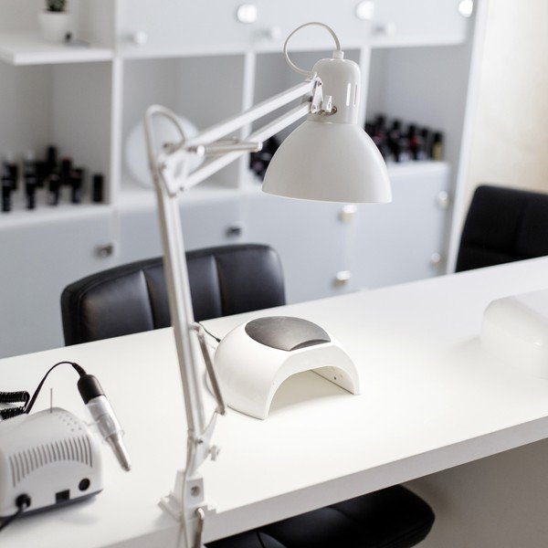 Бяла настолна лампа с огъваща се структура/с клипс (височина 73,5 cm) Tajo – Trio-image-1