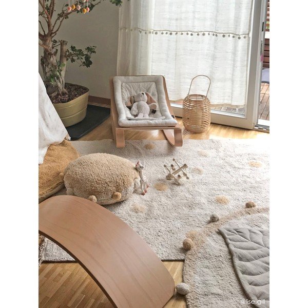 Ръчно изработен памучен детски килим подходящ за пране в цвят жълта охра и кремаво 120x160 cm Hippy Dots Honey – Lorena Canals-image-1