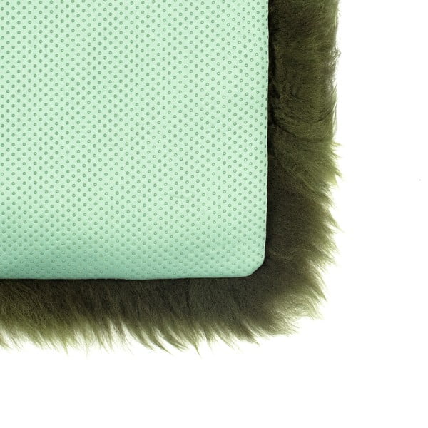 Tmavě zelený podsedák z ovčí kožešiny na jídelní židli Royal Dream Zealand, 40 x 40 cm-image-1