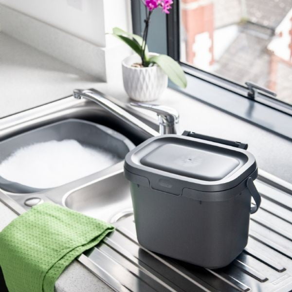 Черен контейнер за компостируеми отпадъци 2,5 л - Addis-image-3