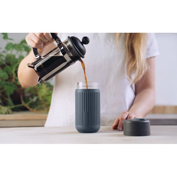 Тъмносива стъклена чаша за път 340 ml – Black + Blum-image-4