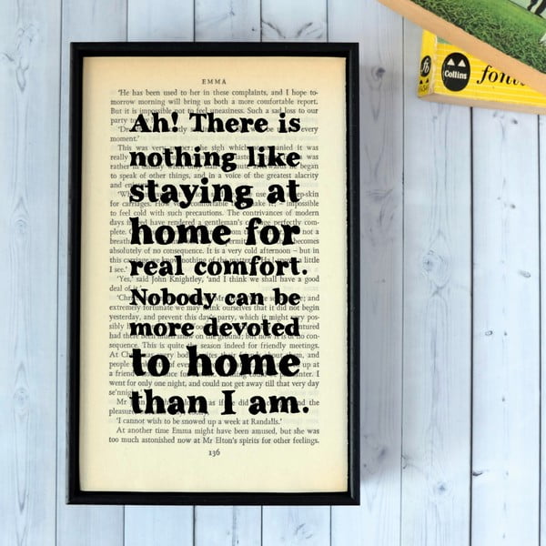 Plakát v dřevěném rámu Bookishly Emma Home Comfort