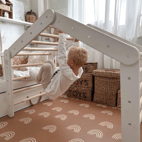 Черен пиклер триъгълник от масивен бор 61x112x94 cm Montessori – Meowbaby-image-2