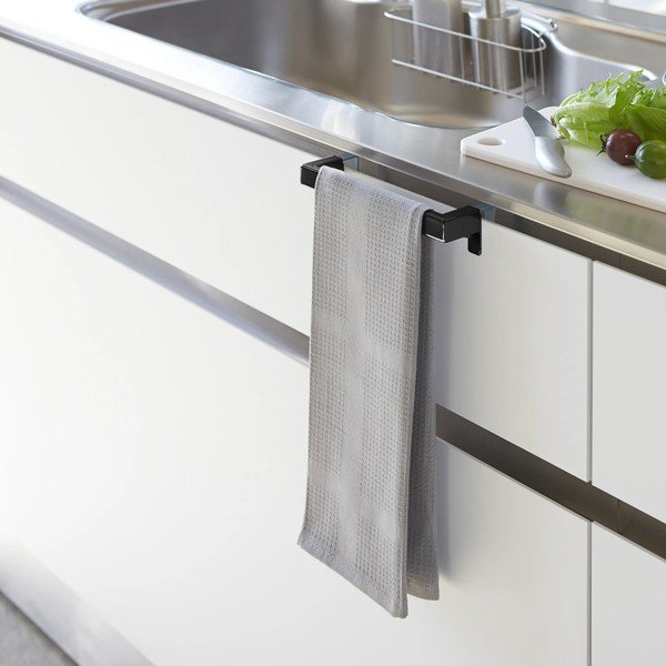 Черен висящ държач за кухненска кърпа Tower – YAMAZAKI-image-1