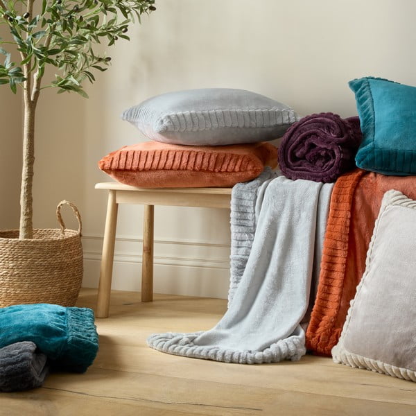 Декоративна възглавница от микроплюш 55x55 cm Velvet and Faux Fur – Catherine Lansfield-image-4