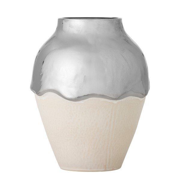 Кремава/в сребрист цвят глинена ваза (височина 26 cm) Silvio – Bloomingville