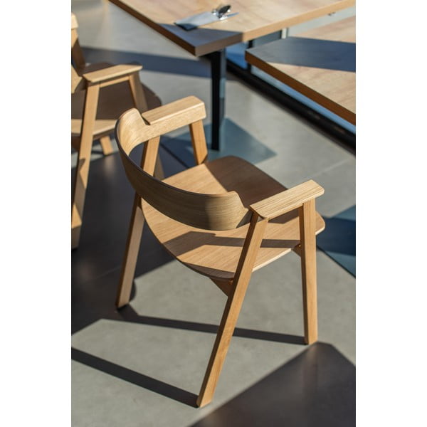 Трапезен стол с подлакътници от масивен дъб в естествен цвят Flip – Gazzda-image-2