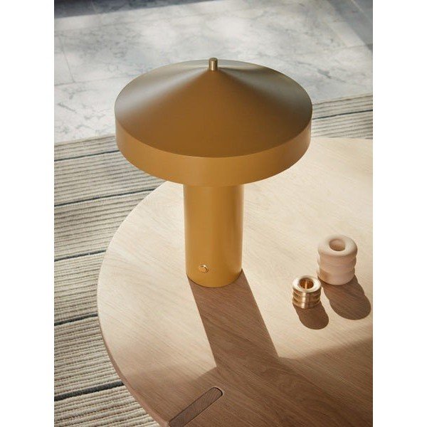 Метална настолна лампа в цвят жълта охра (височина 41 cm) Hatto – OYOY Living Design-image-2