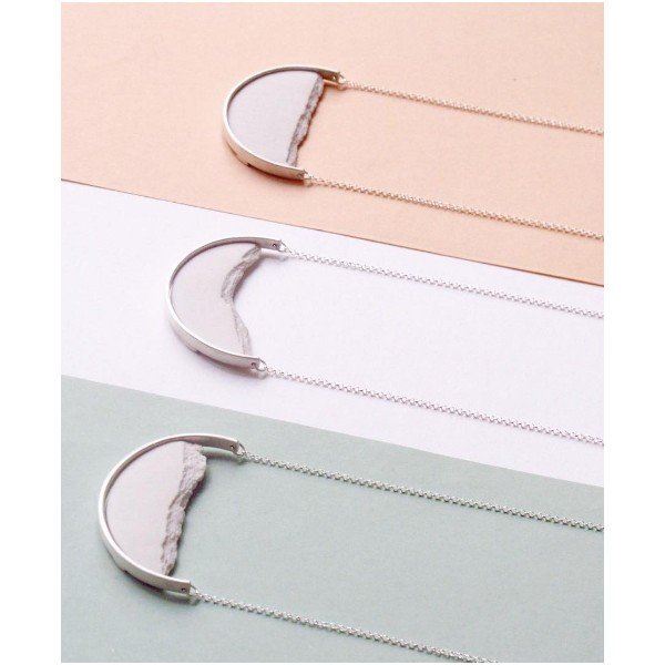 Náhrdelník ve zlaté barvě s růžovým přívěskem dsnú Curve-image-1