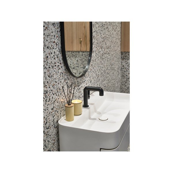 Ароматна свещ с време на горене 30 часа Iris Cucumber Blossom – Villa Collection-image-1