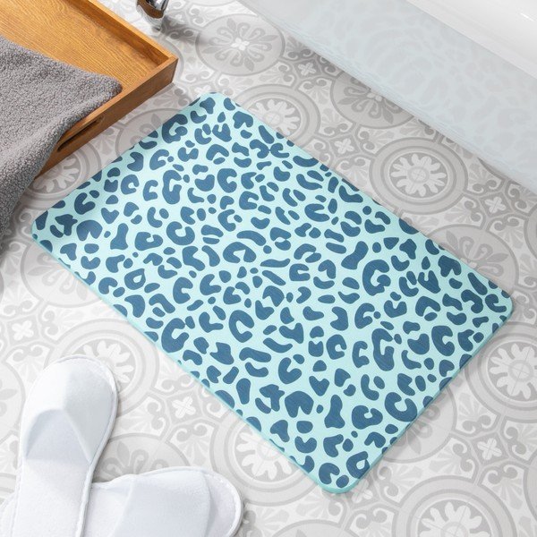 Светлосиня постелка за баня 39x60 cm Leopard - Artsy Doormats-image-1
