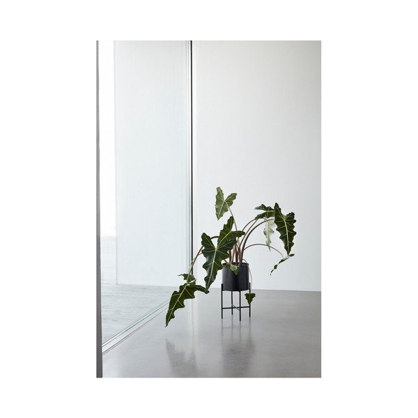 Комплект от 2 черни железни саксии върху постаменти Haggo Airy - Hübsch-image-2