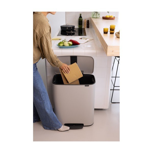Светлосиво стоманено кошче за боклук с педал 60 l Bo – Brabantia-image-1