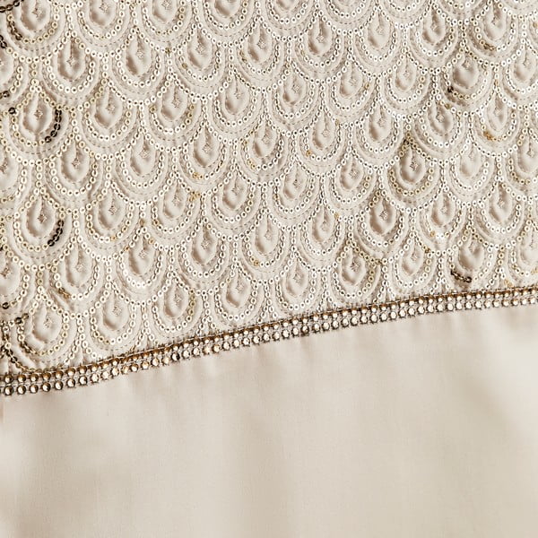 Покривка от микросатен 32x220 cm Deco Sequin – Catherine Lansfield-image-1