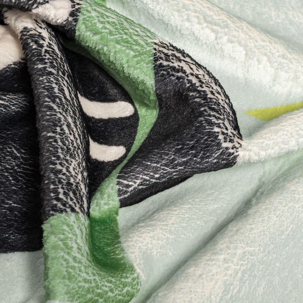 Светлозелено бебешко одеяло от микрофибър 140x110 cm Panda - Moshi Moshi-image-1