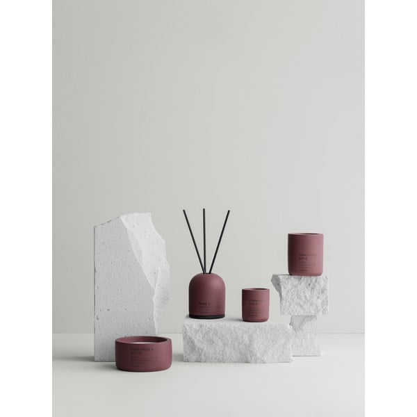 Свещ от соев восък с време на горене 24 h Fraga: Cinnamon & Apple – Blomus-image-1