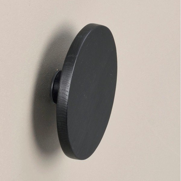 Черна стенна кука от дъбово дърво Milford – Rowico-image-2