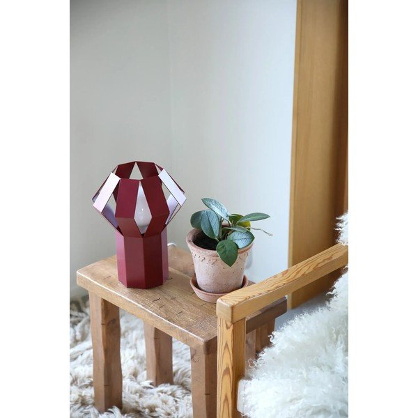 Червена метална настолна лампа с метален абажур (височина 27 cm) Octa – Markslöjd-image-2