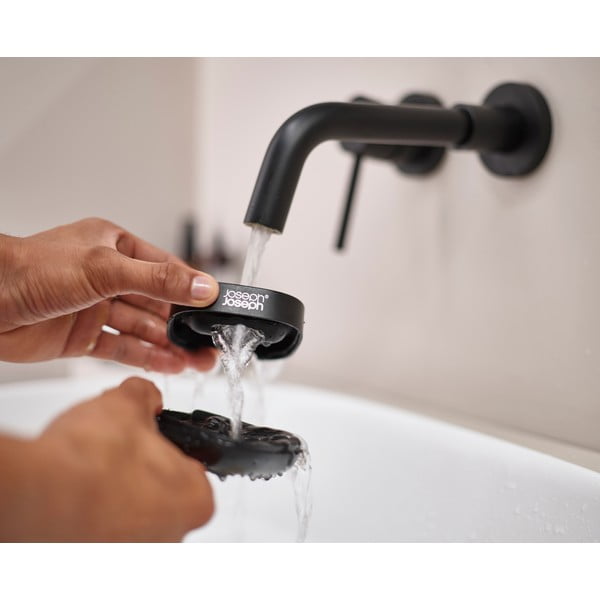 Черна пластмасова сапунерка Slim – Joseph Joseph-image-1