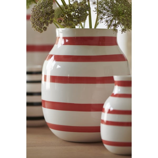 Керамична ваза на бели и червени райета, височина 20,5 cm Omaggio - Kähler Design-image-3