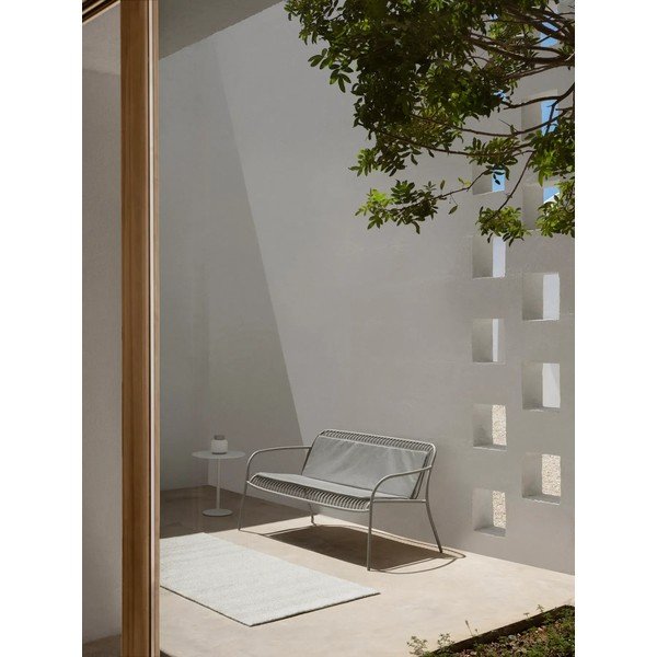 Светлосива градинска пейка метална Yua Wire – Blomus-image-1