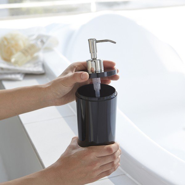 Черен пластмасов диспенсер за сапун 500 ml Round – YAMAZAKI-image-3