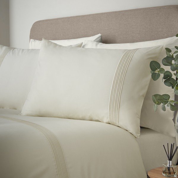 Кремаво единично  спално бельо 135x200 cm Pintuck Easy Iron Percale – Catherine Lansfield-image-2