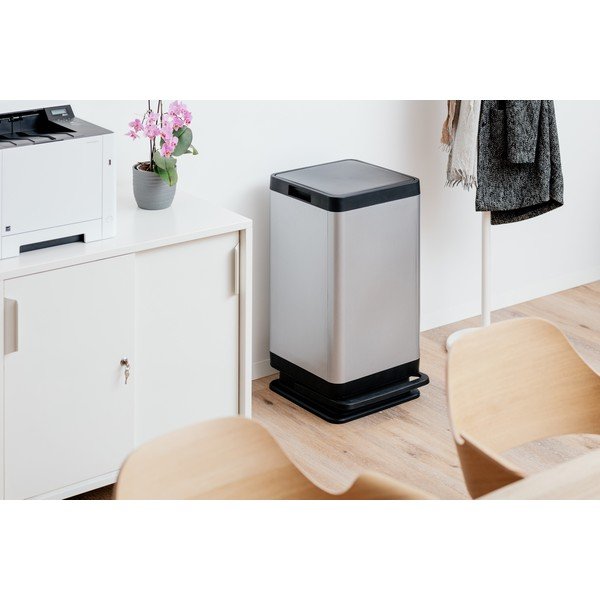 Пластмасово кошче за боклук с педал в сребрист цвят 80 l Tokyo – DEA HOME-image-1