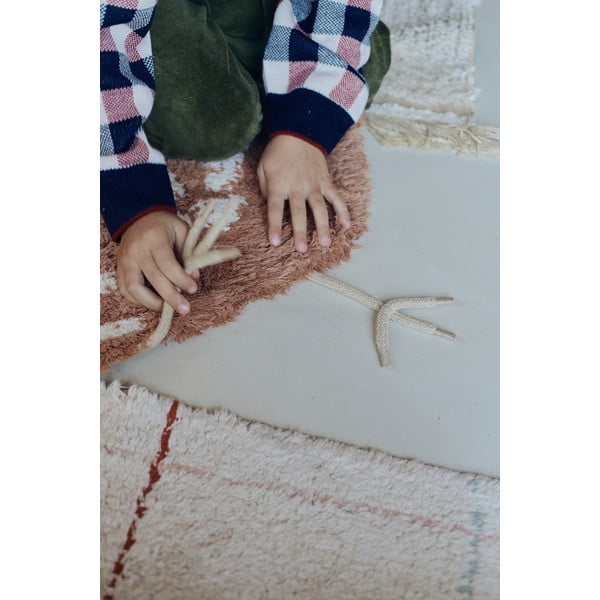 Кафяв ръчно изработен памучен детски килим подходящ за пране 110x100 cm Chicken – Lorena Canals-image-4