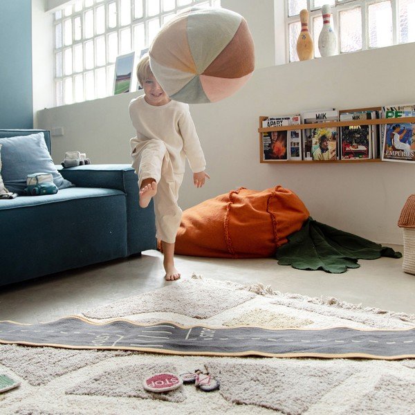 Детска възглавница Ball – Lorena Canals-image-4