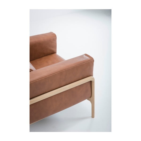 Кресло от коняк кафява биволска кожа с масивна дъбова конструкция Fawn - Gazzda-image-3