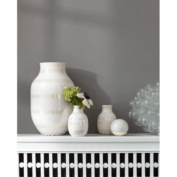 Ваза от бял фаянс, височина 12,5 cm Omaggio - Kähler Design-image-1