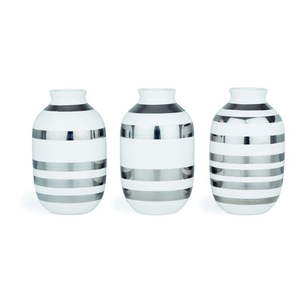 Sada 3 bílých kameninových váz s detaily ve stříbrné barvě Kähler Design Omaggio, výška 8 cm