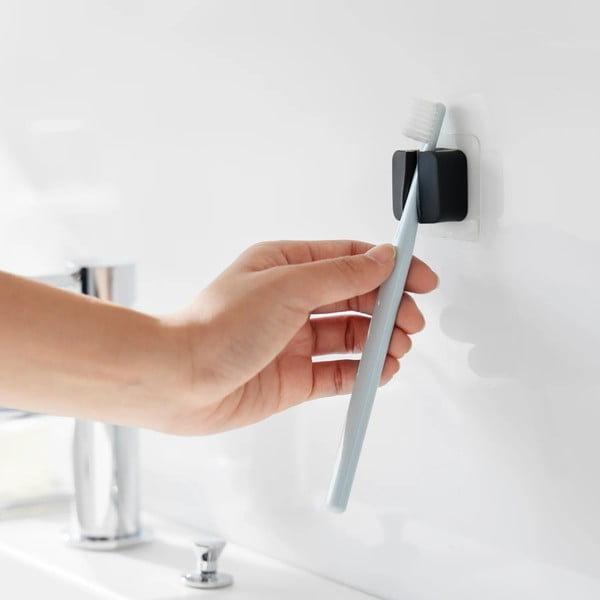 Черни силиконови мултифункционални държачи в комплект от 2 бр. Film Hook – YAMAZAKI-image-3