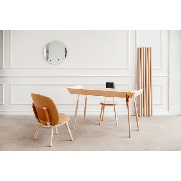 Кафяв фотьойл в цвят коняк със структура от ясенова дървесина и кожени детайли Naïve - EMKO-image-1