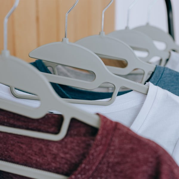 Пластмасови закачалки в комплект от 10 броя - Addis-image-1