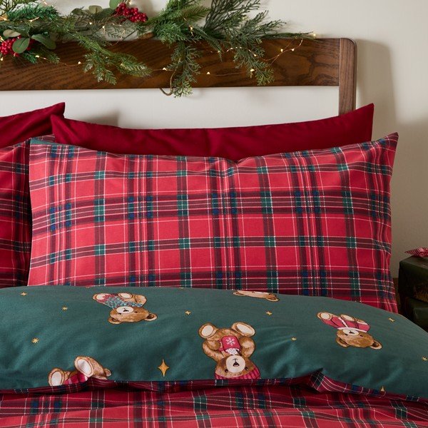 Червено/тъмнозелено единично  спално бельо 150x120 cm Christmas Tartan Teddy Bear – Catherine Lansfield-image-3