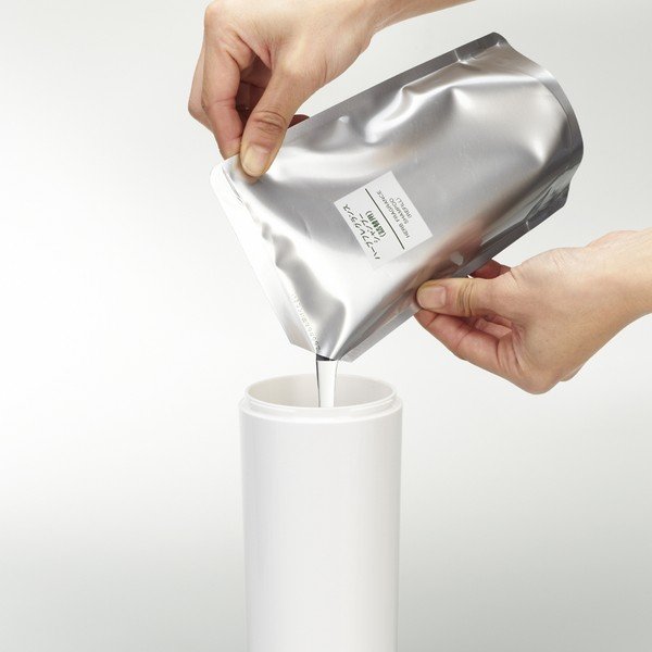 Бял пластмасов диспенсер за сапун 500 ml Round – YAMAZAKI-image-2