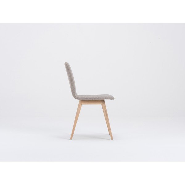 Бежов трапезен стол с основа от дъбово дърво Ena - Gazzda-image-3