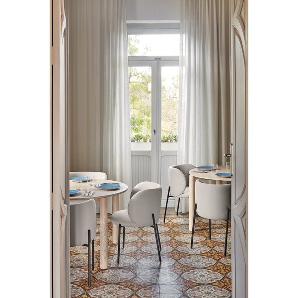 Светлосиви тапицирани трапезни столове в комплект 2 бр. Mogi – Teulat-image-1