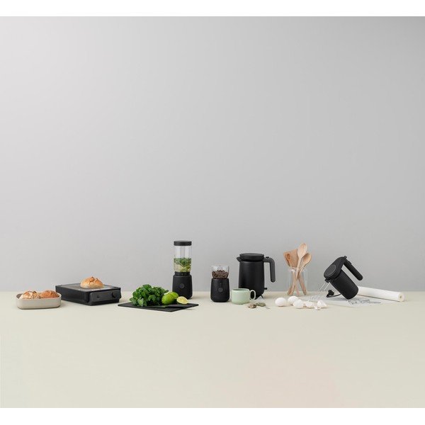 Черна пластмасова електрическа кана 1 l Foodie – RIG-TIG-image-3