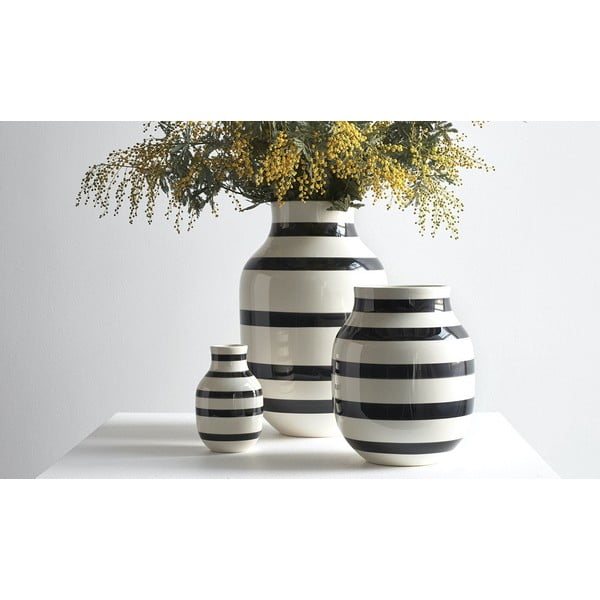Ваза от черно-бял фаянс, височина 12,5 cm Omaggio - Kähler Design-image-4