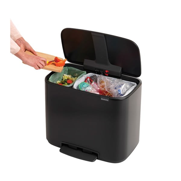 Матово-черно стоманено кошче за боклук за рециклиране с педал 34 l Bo – Brabantia-image-1