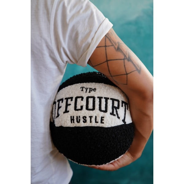 Декоративна възглавница от букле ø 25 cm Basketball – Mioli Decor-image-2