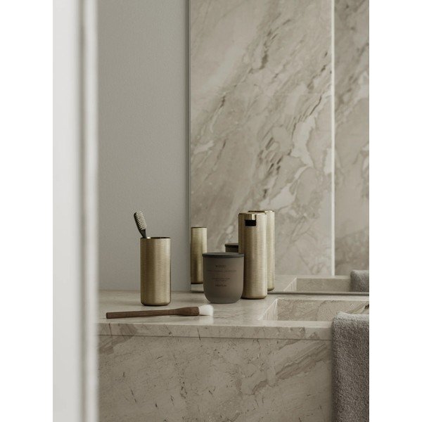 Ароматна свещ от соев восък време на горене 35 час Tuoksu Wood – Blomus-image-2