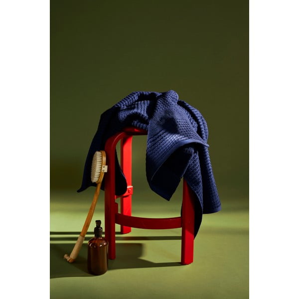 Тъмносиня хавлиена кърпа от органичен памук от тери 70x140 cm Check – JUNA-image-1