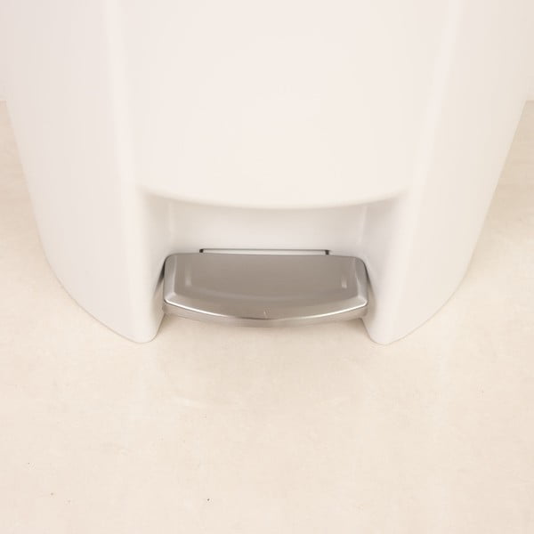 Бяло пластмасово кошче за боклук с педал 50 l – Addis-image-2