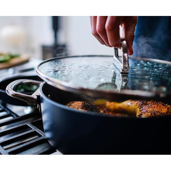 Касерола с капак с керамично покритие подходяща за индукционен котлон Space – Joseph Joseph-image-3