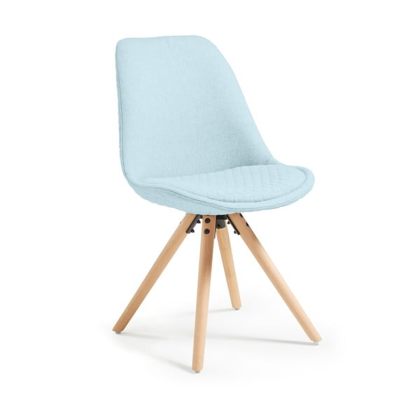 Světle modrá jídelní židle s dřevěným podnožím La Forma Lars