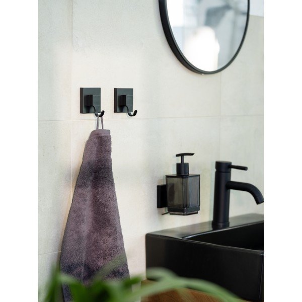 Черни самозалепващи пластмасови куки в комплект от 2 бр. Quadro – Wenko-image-1